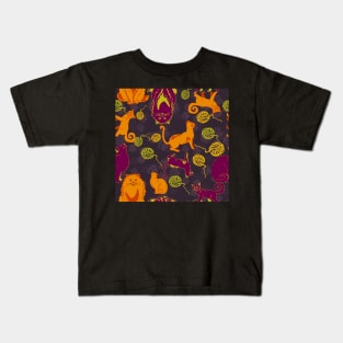 Pattern with cats and yarns Kids T-Shirt